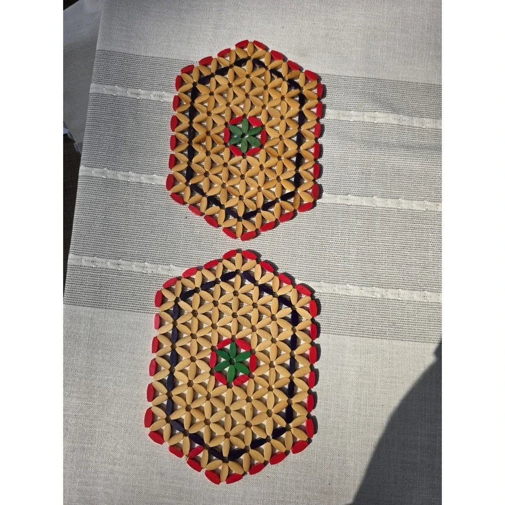 VTG Set 2 Wood Chip‎ Trivets 7x10 Red Green Black Geometric Kitchen Table